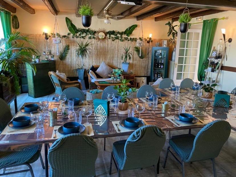 Hotel Restaurant Le Chanel Villieu Экстерьер фото
