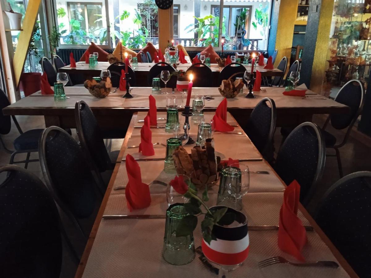 Hotel Restaurant Le Chanel Villieu Экстерьер фото